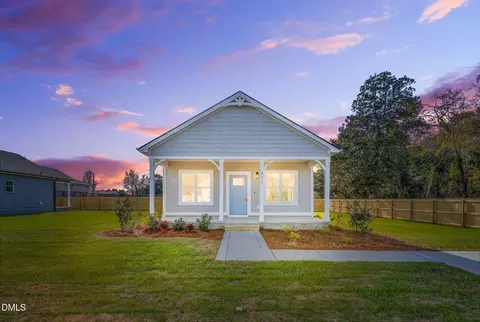 611 W Godwin St, Dunn, NC 28334