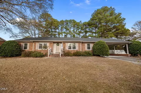 211 Marlowe Dr, Dunn, NC 28334