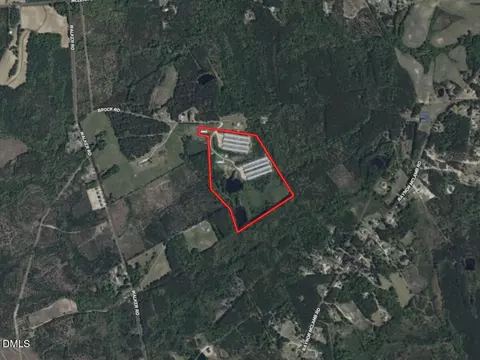 687 Brock Rd, Bunnlevel, NC 28323 photo 2