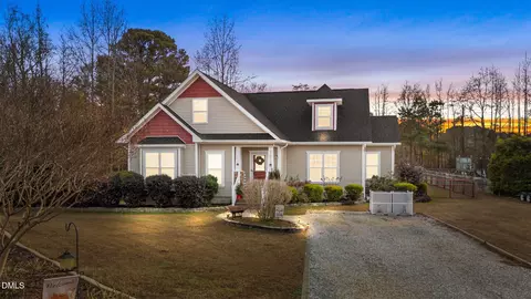 1011 Parkers Ridge Dr, Fuquay Varina, NC 27526