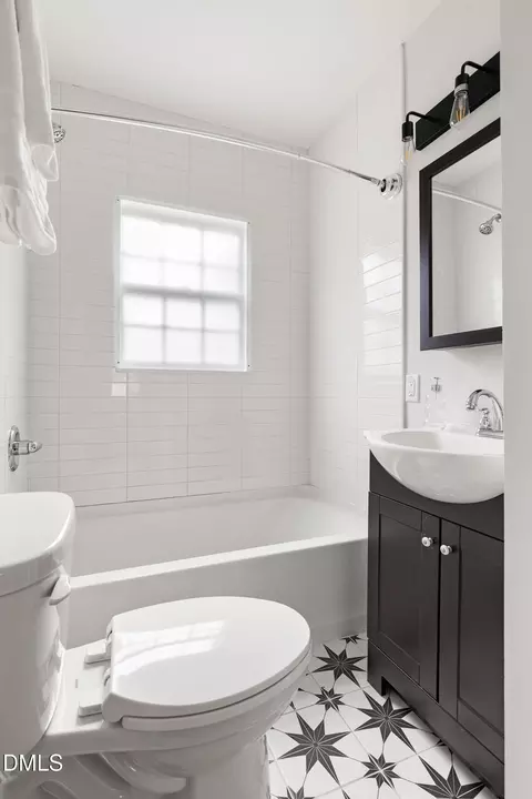 Bath - 2712 Elgin St, Durham, NC 27704 photo 3 of 4