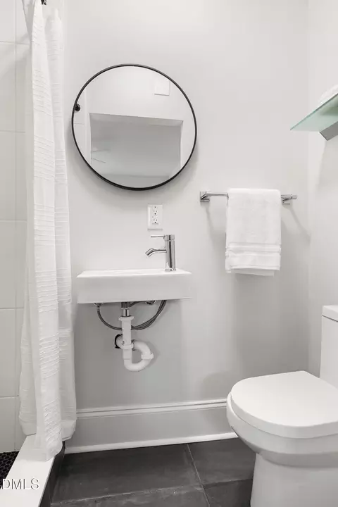 Bath - 2712 Elgin St, Durham, NC 27704 photo 2 of 4
