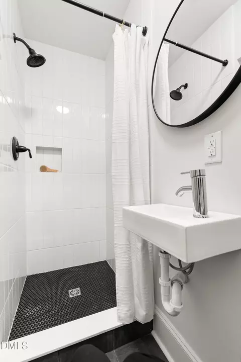 Bath - 2712 Elgin St, Durham, NC 27704 photo 1 of 4