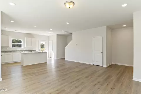 220 Courtside Dr, Dunn, NC 28334 photo 3