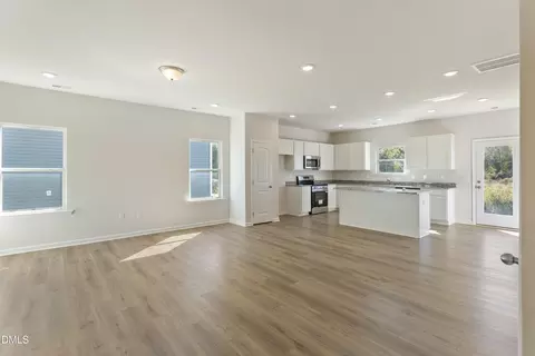 220 Courtside Dr, Dunn, NC 28334 photo 4