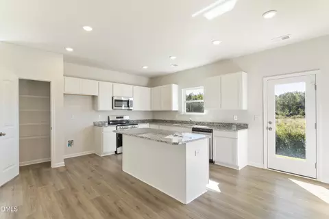 220 Courtside Dr, Dunn, NC 28334 photo 5