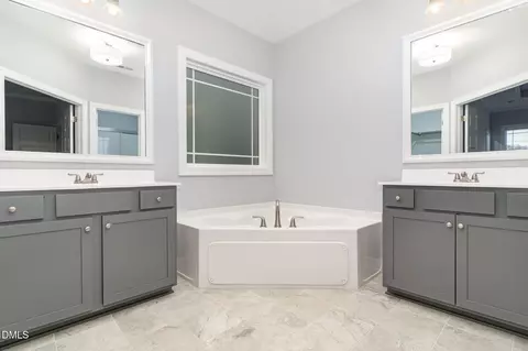 Bath - 88 Bodacious Ln, Benson, NC 27504 photo 2 of 4
