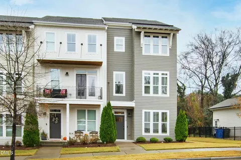 718 Peakland Pl, Raleigh, NC 27604
