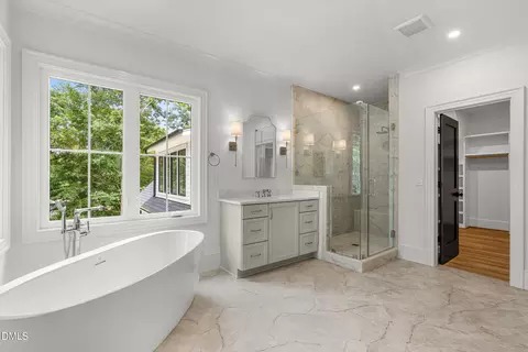 Bath - 4 Chantilly Pl, Durham, NC 27707 photo 6 of 8