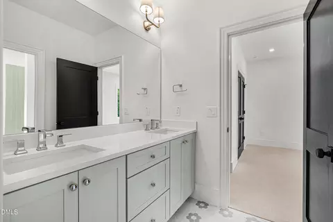 Bath - 4 Chantilly Pl, Durham, NC 27707 photo 3 of 8