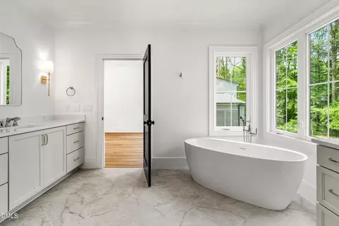 Bath - 4 Chantilly Pl, Durham, NC 27707 photo 5 of 8