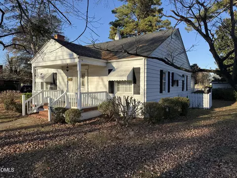 608 W Parrish Dr, Benson, NC 27504