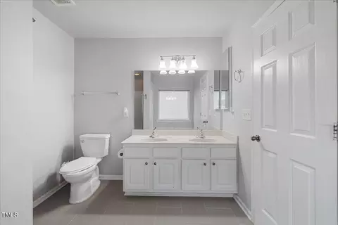 Bath - 204 Hillview Dr, Durham, NC 27703 photo 3 of 5