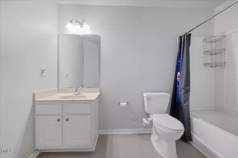 Bath - 204 Hillview Dr, Durham, NC 27703 photo 4 of 5