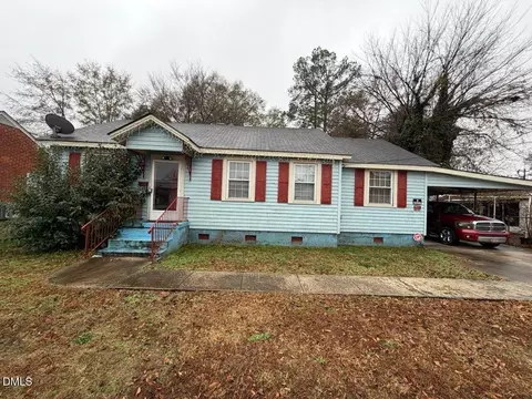 408 E Canary St, Dunn, NC 28334