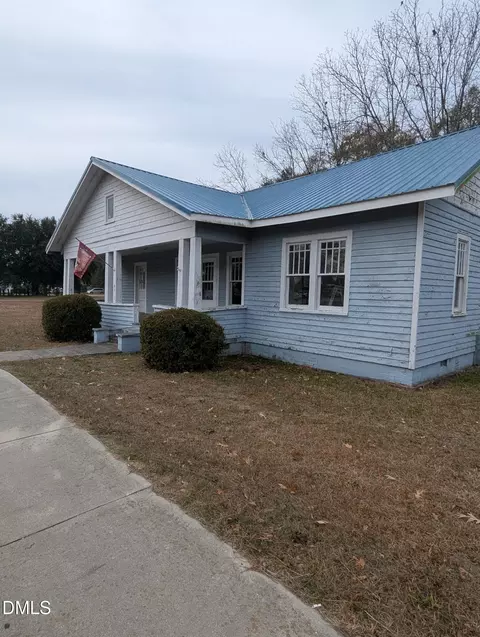 603 N Main St, Salemburg, NC 28385