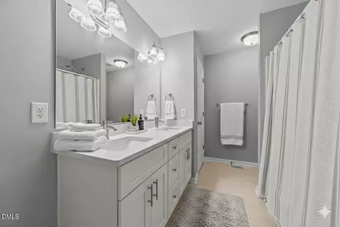 Bath - 1275 Smith Rd, Smithfield, NC 27577 photo 1 of 3