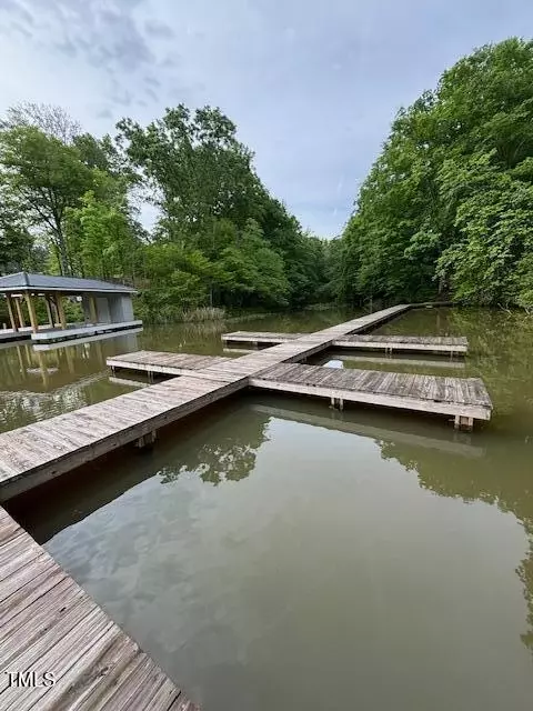 5 Pinnacle Shores Dr, Macon, NC 27551