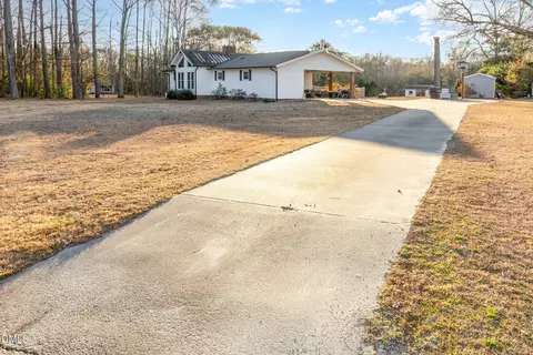 200 Hermitage Ln, Mount Olive, NC 28365 photo 3