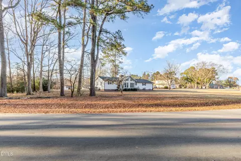 200 Hermitage Ln, Mount Olive, NC 28365