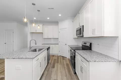 Kitchen - 152 N Rabbit Run Dr, Smithfield, NC 27577 photo 2 of 4