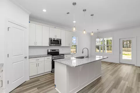 Kitchen - 152 N Rabbit Run Dr, Smithfield, NC 27577 photo 3 of 4