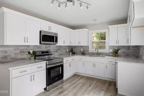 107 Bonnell Ct, Cary, NC 27511