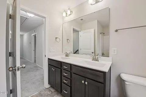 Bath - 1024 Laredo Ln, Durham, NC 27703 photo 3 of 3