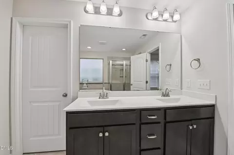 Bath - 1024 Laredo Ln, Durham, NC 27703 photo 1 of 3