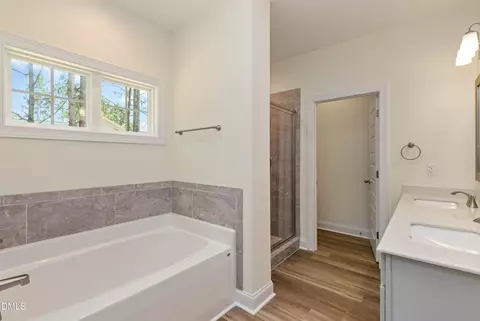 Bath - 180 N Rabbit Run Dr, Smithfield, NC 27577 photo 2 of 3