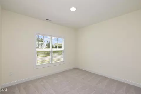 Bedroom - 180 N Rabbit Run Dr, Smithfield, NC 27577 photo 5 of 7