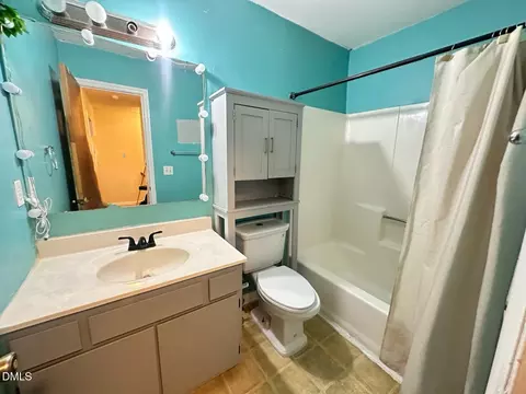 Bath - 322 Junction Rd #28H, Durham, NC 27703 photo 1 of 2