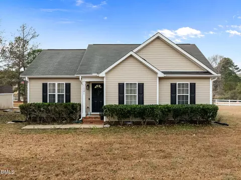 1041 Parkers Ridge Dr, Fuquay Varina, NC 27526