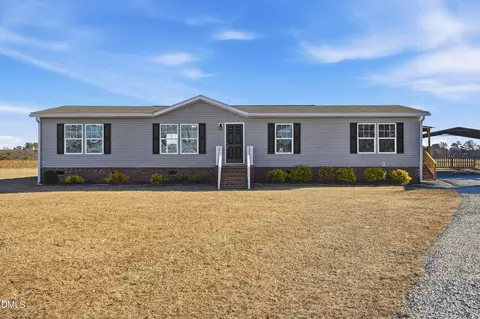 77 Greenview Ct, Dunn, NC 28334
