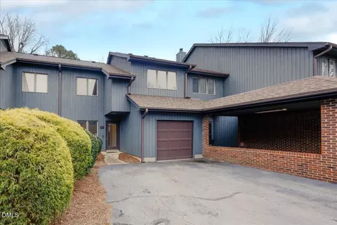 210 College Rd #303, Greensboro, NC 27410