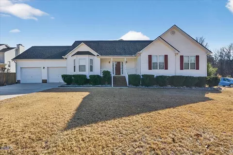 105 Hinton Ct, Clayton, NC 27527