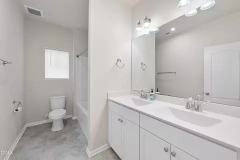 Bath - 905 Lippincott Rd, Durham, NC 27703 photo 4 of 4