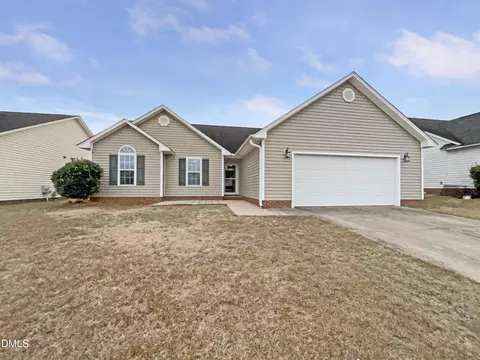 1451 Avoncroft Dr, Fayetteville, NC 28306