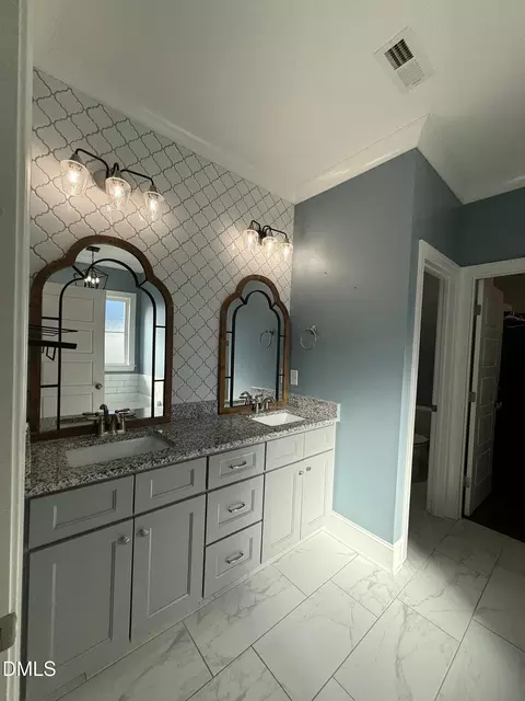Bath - 98 Spruce Dr, Benson, NC 27504 photo 1 of 4