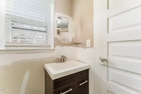 330 E Stallings St, Clayton, NC 27520 photo 9