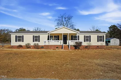 209 Huck Finn Ct, Hope Mills, NC 28348