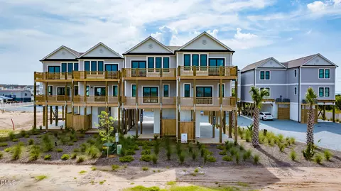122 Shell Rd, Surf City, NC 28445