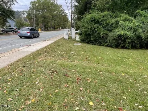 206 Hillsborough Rd, Carrboro, NC 27510