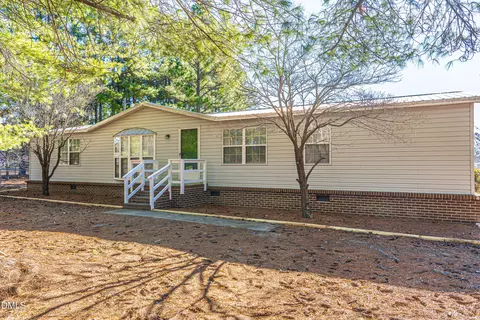 660 Pinebluff Lake Rd, Aberdeen, NC 28315