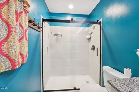 Bath - 10 Syracuse Pl, Durham, NC 27704 photo 1 of 4