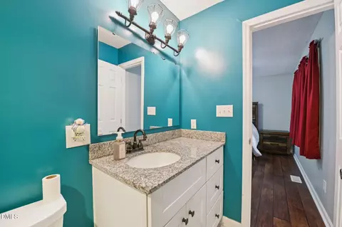 Bath - 10 Syracuse Pl, Durham, NC 27704 photo 2 of 4