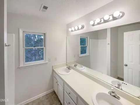 Bath - 5412 Treebound Ct, Garner, NC 27529 photo 2 of 3