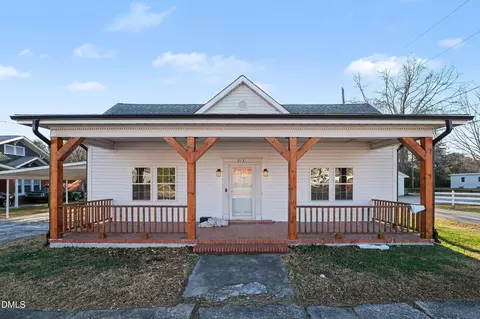 213 W Parrish Dr, Benson, NC 27504