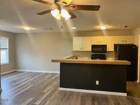 6740 Willowbrook Dr #6, Fayetteville, NC 28314