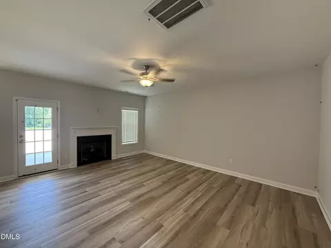 202 Yardley Dr, Smithfield, NC 27577 photo 3